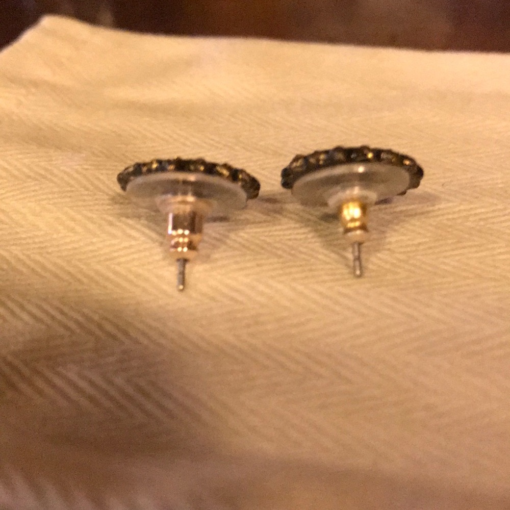 Statement studs - Picture 2 of 4